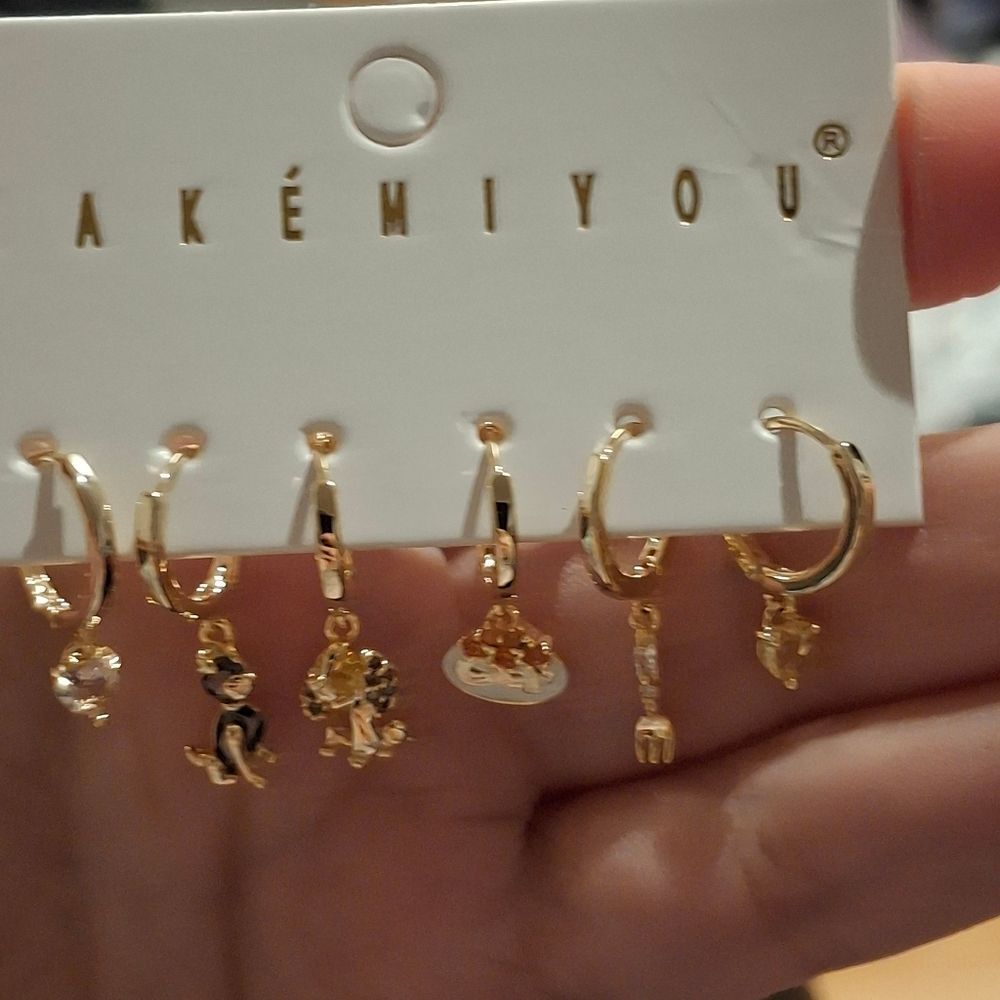 14K Gold Disney Lady & The Tramp Theme Stud Mismatched Huggie Hoop Earrings - Picture 4 of 4